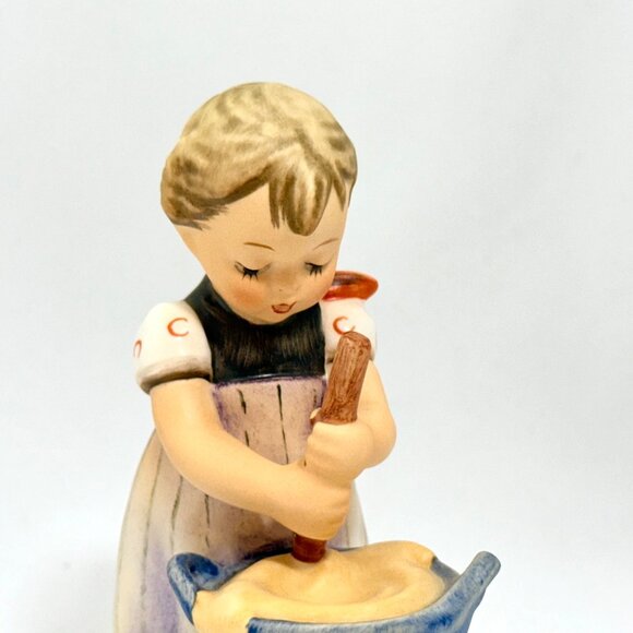 Goebel Hummel #330 - Baking Day - TMK6 - West Germany - Picture 7 of 10